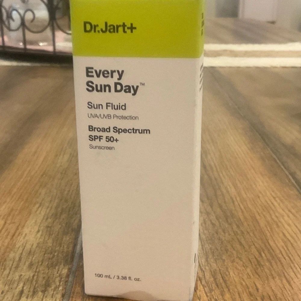 Every Sun Day Sun Fluid SPF 50+ - White/Green